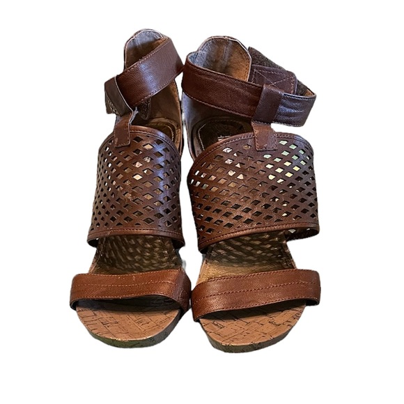 Fugitive by Francis Rossi Sandals - Picture 2 of 6